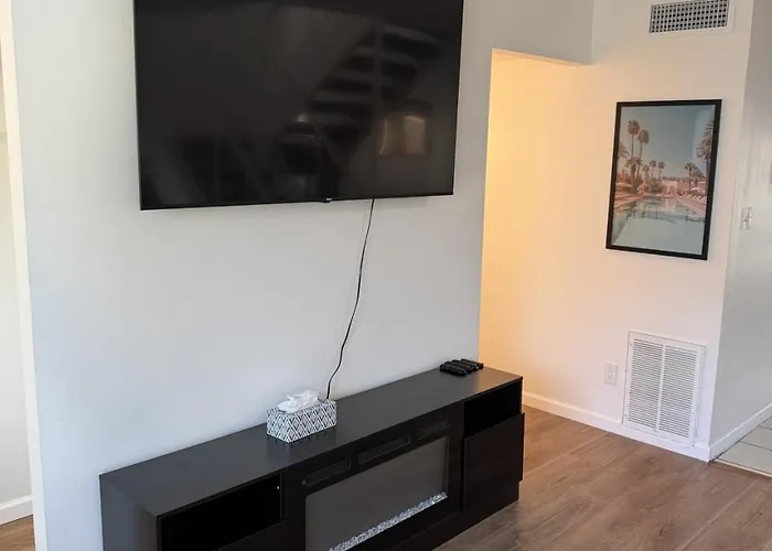 Old Town Art • 3br Sleeps 10 • Pool