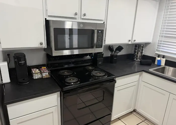 Old Town Art • 3br Sleeps 10 • Pool * Scottsdale