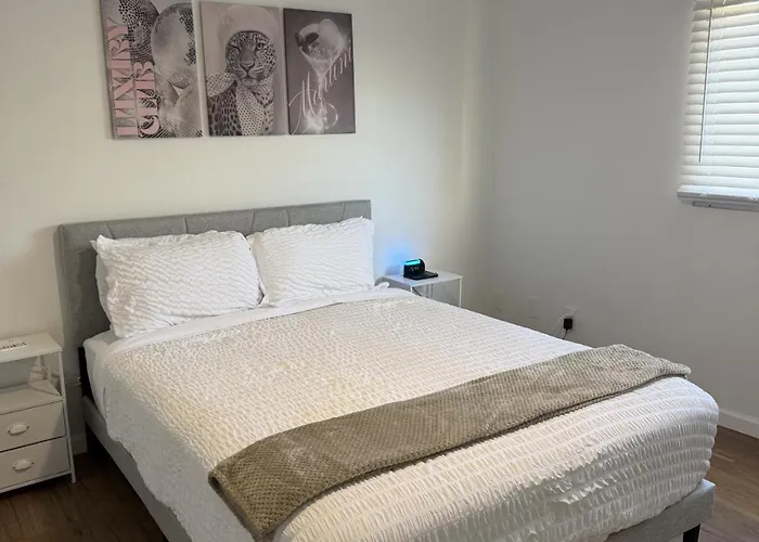 Old Town Art • 3br Sleeps 10 • Pool Ferienhaus *