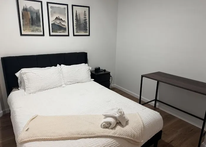 Old Town Art • 3br Sleeps 10 • Pool Scottsdale