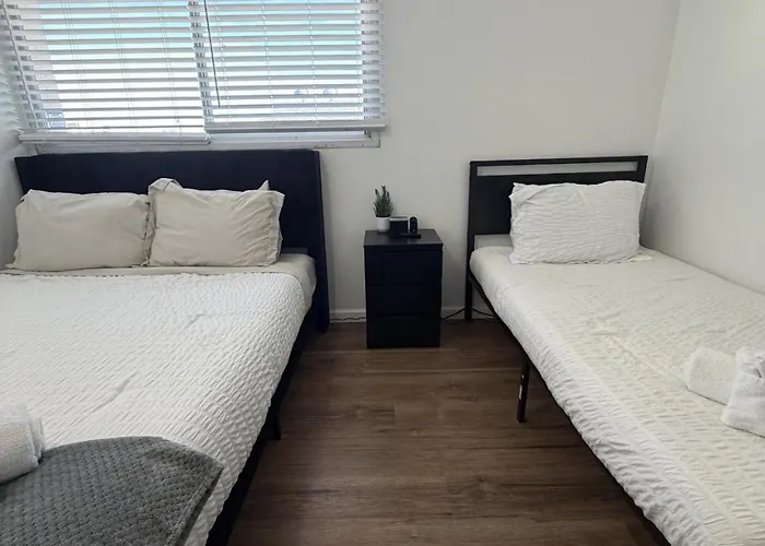 Old Town Art • 3br Sleeps 10 • Pool Ferienhaus