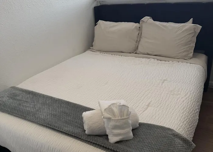 Old Town Art • 3br Sleeps 10 • Pool * Scottsdale