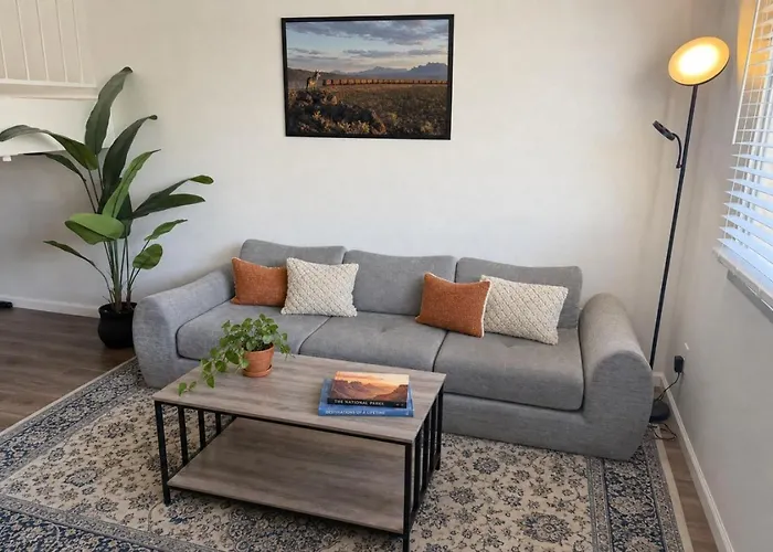 Old Town Art • 3br Sleeps 10 • Pool Scottsdale