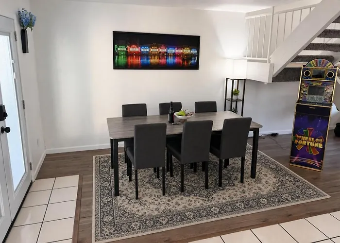 Ferienhaus Old Town Art • 3br Sleeps 10 • Pool *